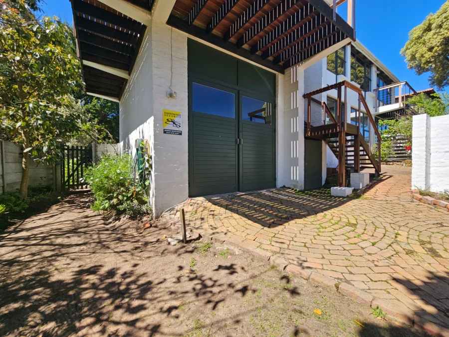 5 Bedroom Property for Sale in Herolds Bay Western Cape